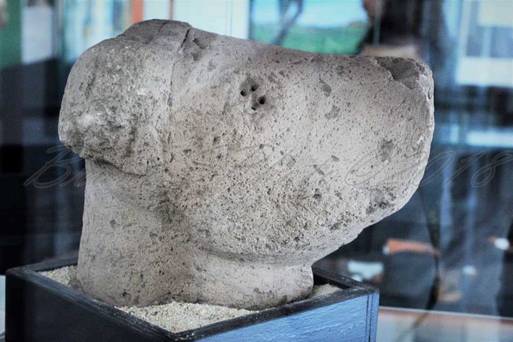Scultura Rinvenuta Presso Il Complesso Nuragico Di Cuccuru Mudeju Mediateca Di Nurnet