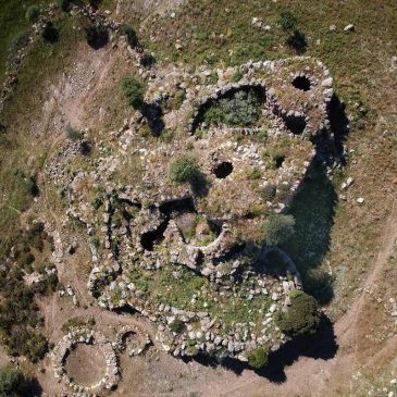 Nuraghi Sirai di Carbonia e Sa Domu ‘e s’Orku a Domusnovas